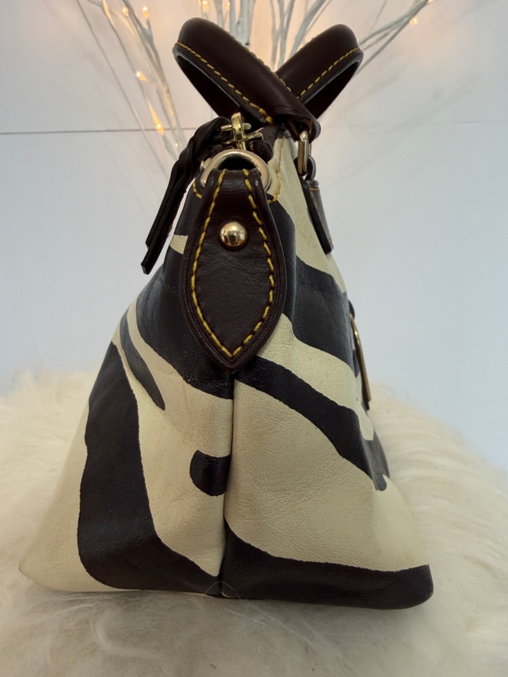 Dooney & Bourke EUC black & cream leather w/brown leather trim.Adj Crossbody - Picture 6 of 11